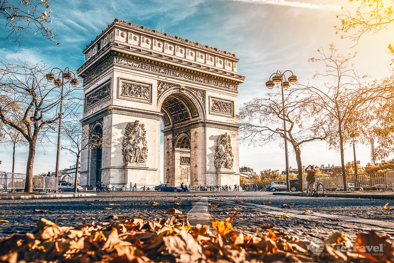 PARIS 			 (Ăn trưa, tối)